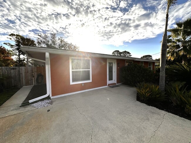 1129 Riviera St in Venice, FL - Building Photo - Building Photo
