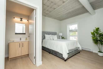 1918 St Mary's Rd in Winnipeg, MB - Foto de edificio - Building Photo