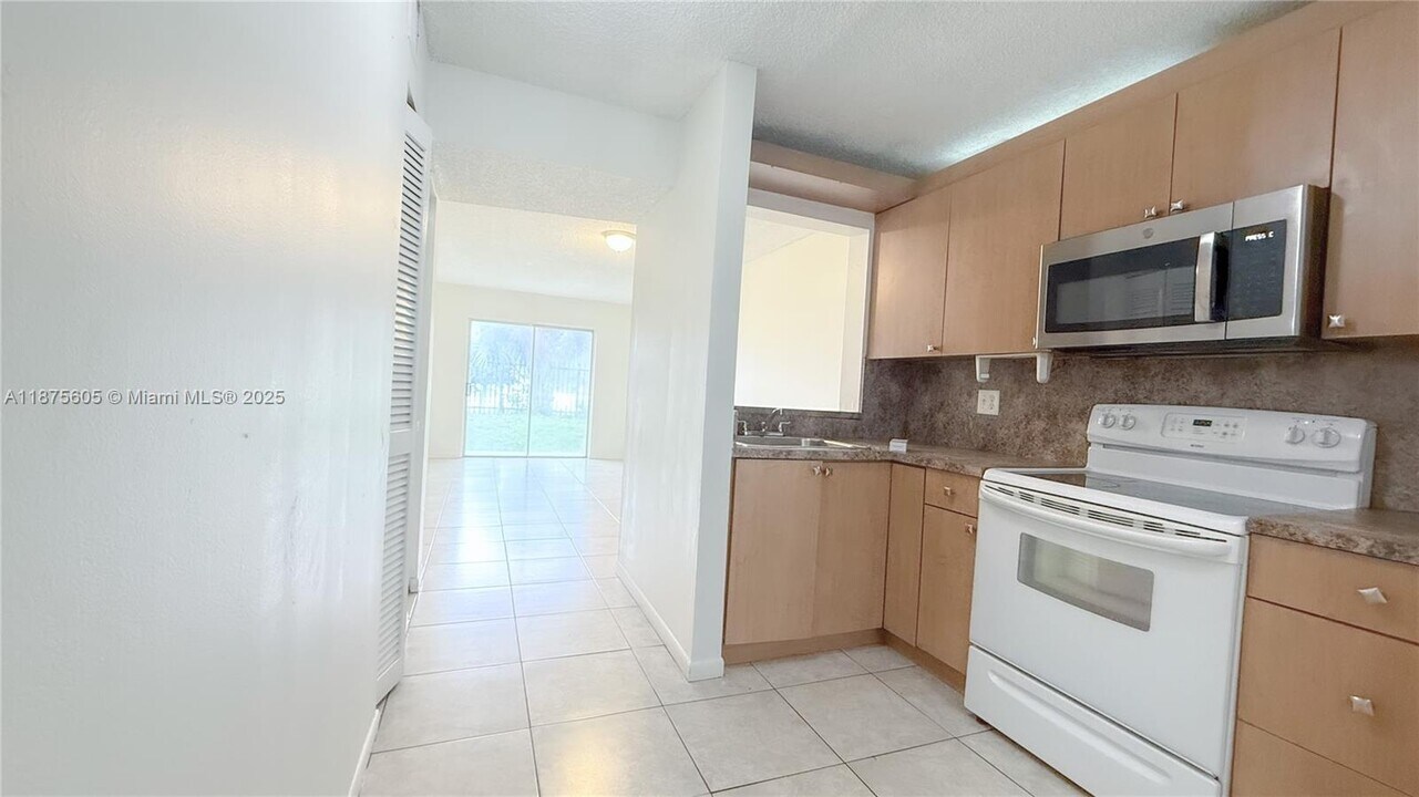 95 NE 41st St in Oakland Park, FL - Building Photo