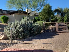 4544 E Pebble Ridge Rd in Paradise Valley, AZ - Building Photo - Building Photo