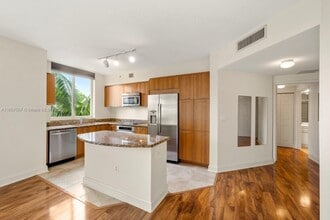 510 NW 84th Ave, Unit 423 in Plantation, FL - Foto de edificio - Building Photo