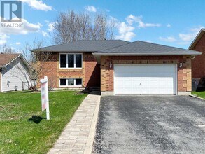 35 Innisbrook Dr in Wasaga Beach, ON - Building Photo - Building Photo