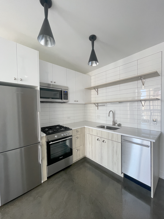 754 N Clark St, Unit 410 in Chicago, IL - Building Photo