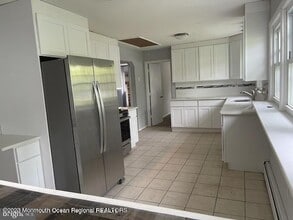 37 Lighthouse Dr in Ocean Township, NJ - Building Photo - Building Photo