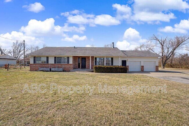 910 S 28th St in Rogers, AR - Foto de edificio - Building Photo