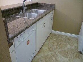 18350 Hatteras St in Los Angeles, CA - Building Photo - Building Photo