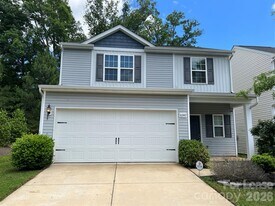 8240 Paw Valley Ln in Charlotte, NC - Building Photo