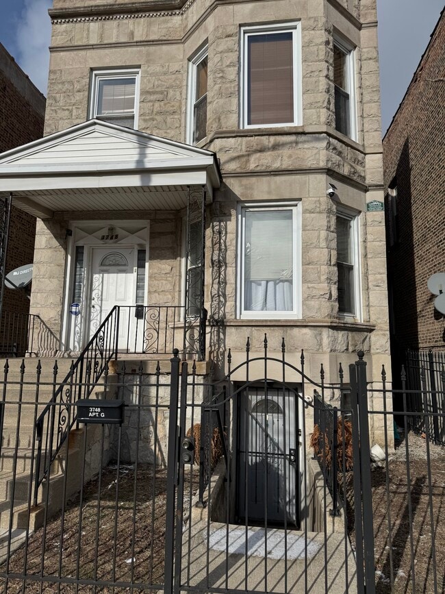 3748 W Cermak Rd, Unit Ground