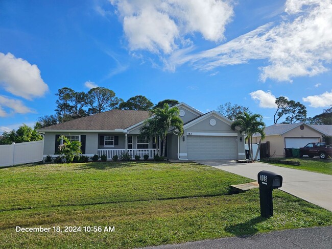 763 SW Hogan St in Port St. Lucie, FL - Building Photo - Building Photo