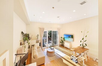 61 Grand St in Jersey City, NJ - Building Photo - Building Photo