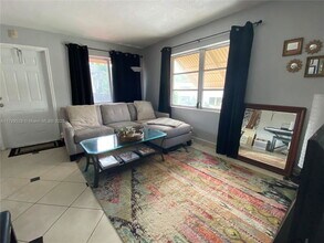 1733 Mayo St in Hollywood, FL - Building Photo - Building Photo