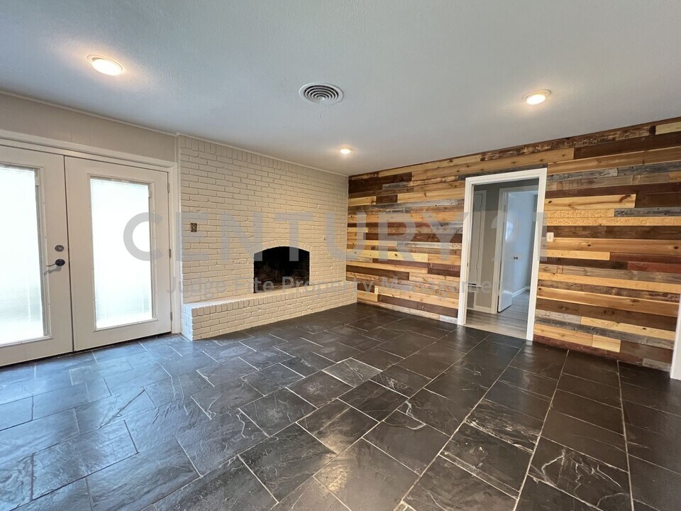 5908 Wedgmont Cir N in Fort Worth, TX - Building Photo