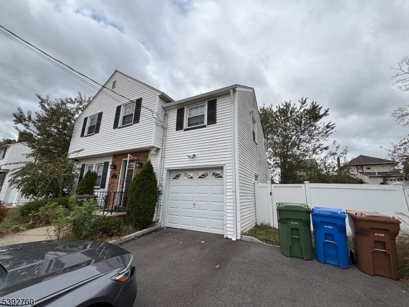130 Birchwood Rd in Linden, NJ - Building Photo