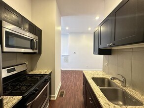 2944 W Montrose Ave in Chicago, IL - Building Photo - Building Photo