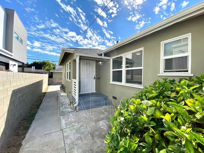 property at 2312 Ocean Park Blvd