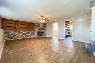 4949 S 2925 W in Roy, UT - Foto de edificio - Building Photo