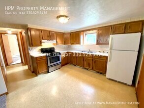 524 Emerson Ave NW in North Canton, OH - Building Photo - Building Photo