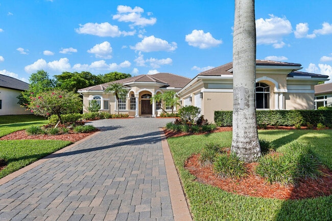 511 SW Squire Johns Ln in Palm City, FL - Building Photo - Building Photo