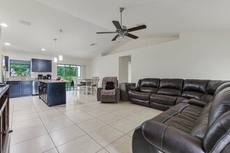 2811 25th St SW in Lehigh Acres, FL - Building Photo - Building Photo