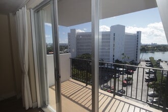 1001 91st St, Unit 712 in Bay Harbor Islands, FL - Building Photo - Building Photo