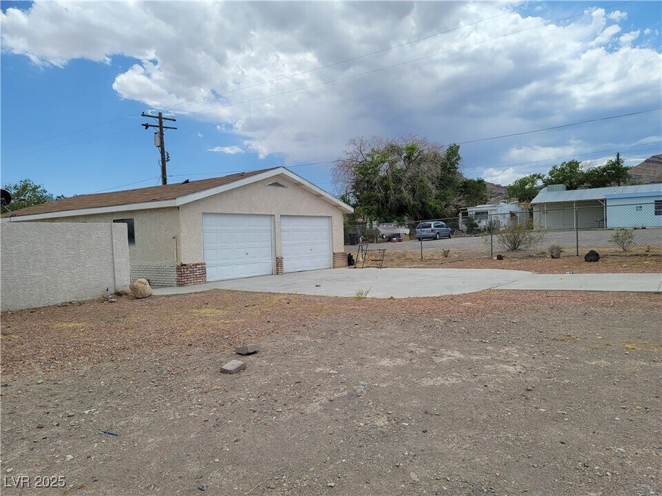 664 Sky Rd in Indian Springs, NV - Building Photo