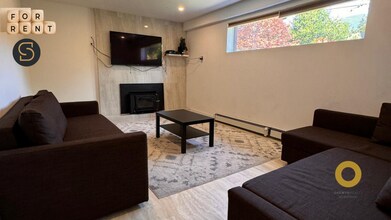 40221 Garibaldi Way in Squamish, BC - Building Photo - Building Photo