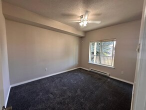 22855 E Country Vista Dr in Liberty Lake, WA - Foto de edificio - Building Photo