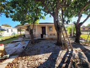 5451 SW 5th Ter in Coral Gables, FL - Foto de edificio - Building Photo