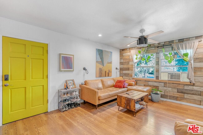 5823 Bowcroft St in Los Angeles, CA - Building Photo - Building Photo