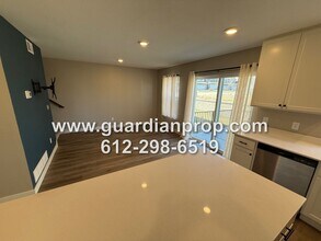 8853 Granite Ct in Woodbury, MN - Building Photo - Building Photo