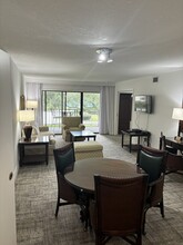 29130 Bay Hollow Dr, Unit 3 Bedroom Condo in Zephyrhills, FL - Building Photo - Building Photo