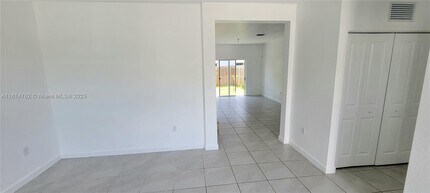 1737 SE 26th Ter in Homestead, FL - Building Photo - Building Photo
