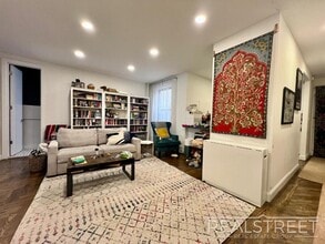 2 Bed In Prime Brooklyn Heights, Unit 2B in Brooklyn, NY - Building Photo - Building Photo