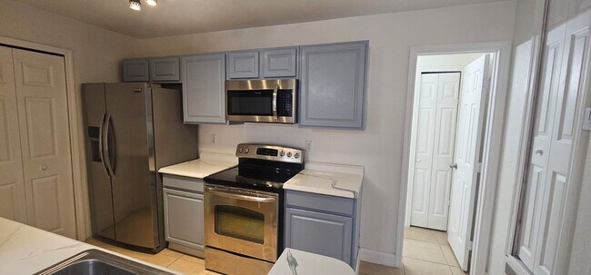 2101 Cascades Blvd-Unit -101 in Kissimmee, FL - Building Photo - Building Photo