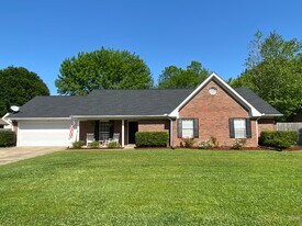 54 N Butternut Dr in Columbus, MS - Building Photo