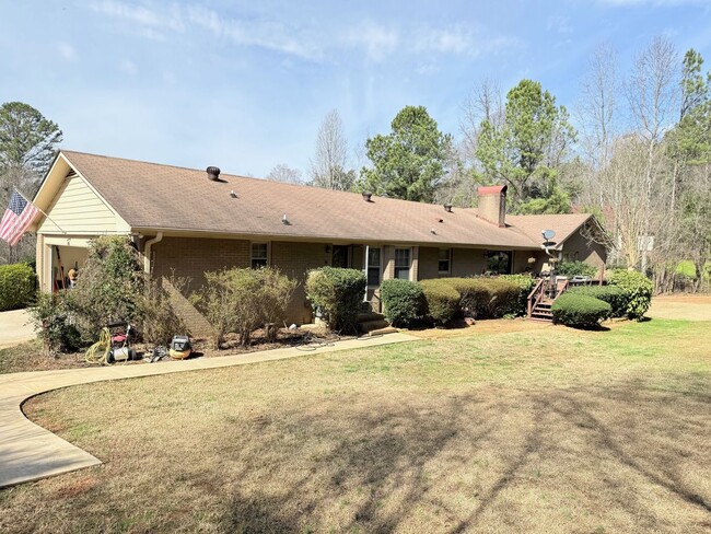 1240 Twin Lakes Dr in Athens, GA - Building Photo - Building Photo