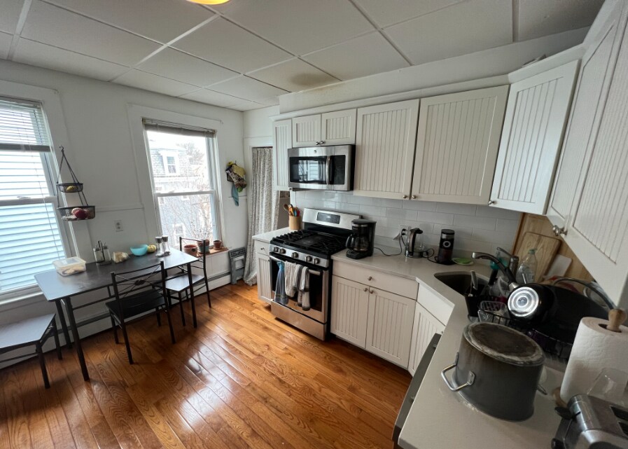 56 Cedar St, Unit 1R in Somerville, MA - Building Photo