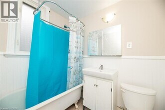 20 Harvey St in Hamilton, ON - Building Photo - Building Photo