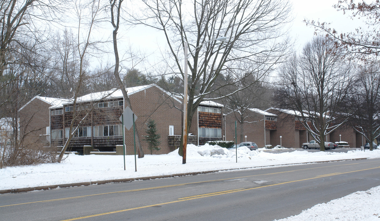 Manorway in State College, PA - Building Photo