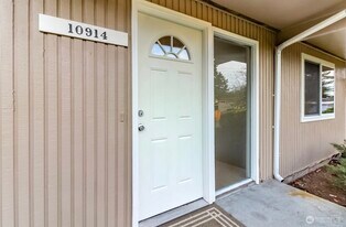 10914 108th St SW in Tacoma, WA - Building Photo