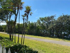 1940 Sweetbay Way in Hollywood, FL - Building Photo - Building Photo