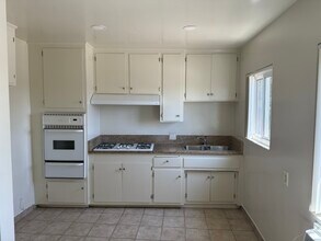 Sunset Palms Apartments in Downey, CA - Foto de edificio - Building Photo