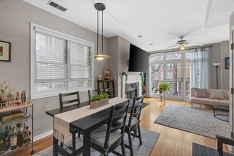 3510 N Reta Ave, Unit 2 in Chicago, IL - Building Photo - Building Photo