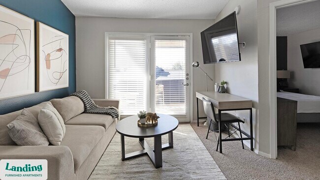 11050 Woodmeadow Pkwy in Dallas, TX - Building Photo - Building Photo