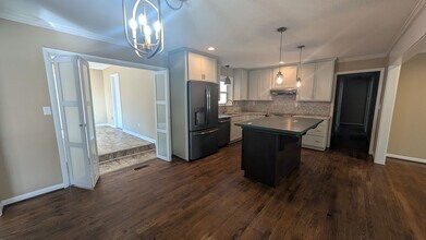 1132 Meadow Dr in Gardendale, AL - Foto de edificio - Building Photo