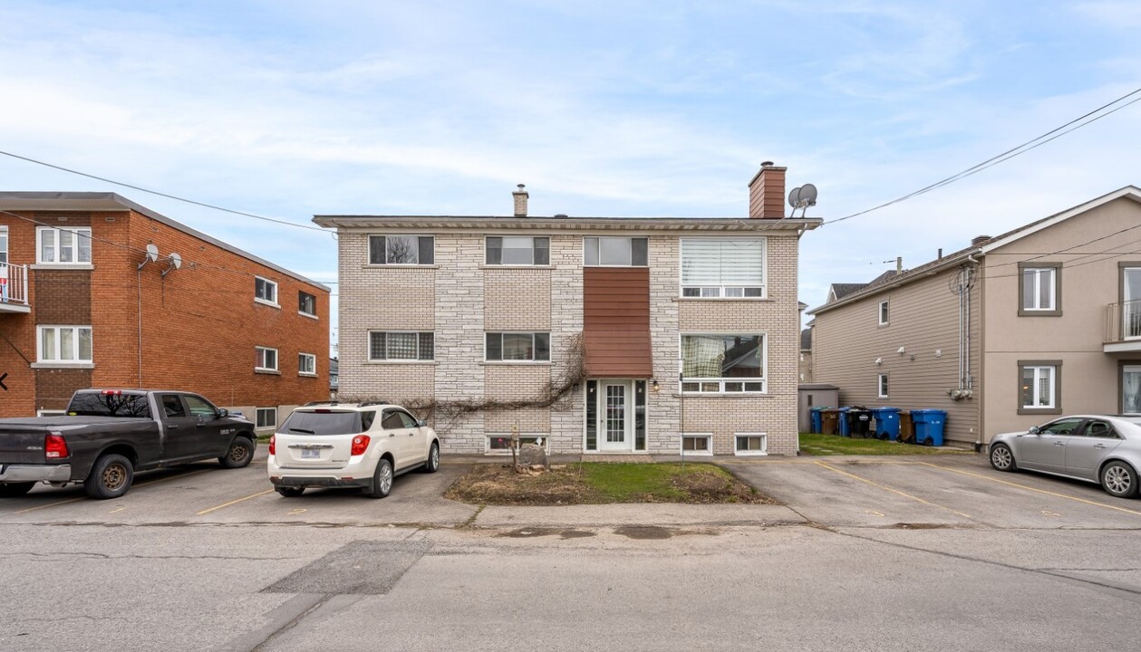 7-9 B Champagne Rue in Salaberry-de-valleyfield, QC - Building Photo