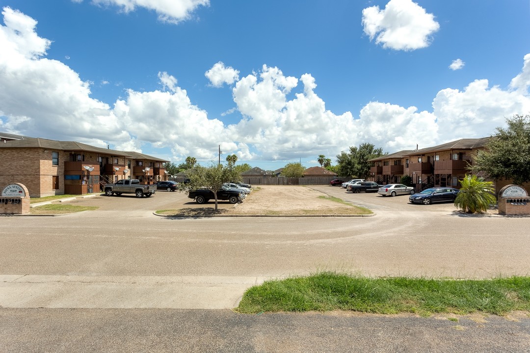 Los Amigos in Harlingen, TX - Foto de edificio