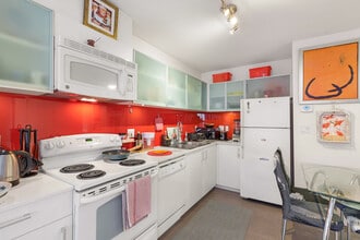 64 W Cordova St in Vancouver, BC - Building Photo - Building Photo