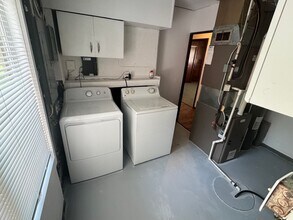 2208 Walnut St in Cedar Falls, IA - Building Photo - Building Photo