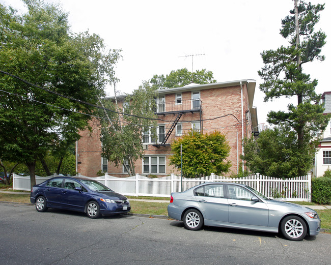 25 Trinity Pl in New Rochelle, NY - Foto de edificio - Building Photo